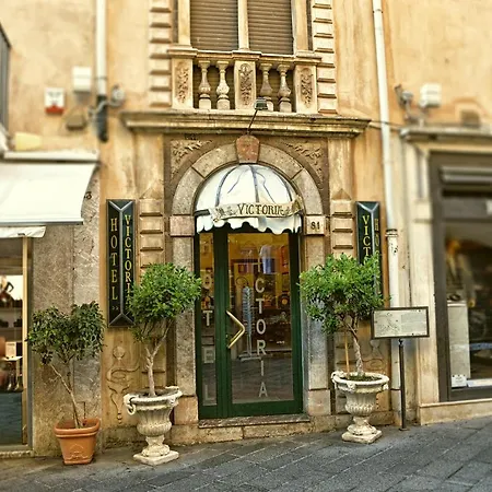 Victoria Hotel 3*