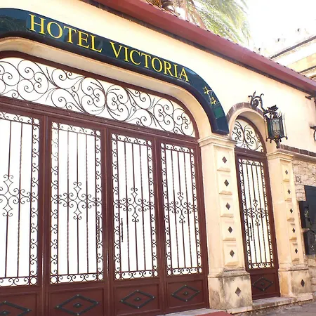 Victoria Hotel 3*